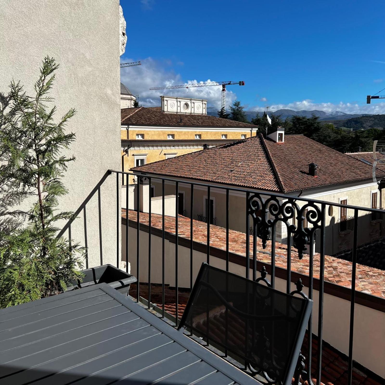 Apartamento Antica Dimora San Crisante - Centro Storico LʼAquila Exterior foto