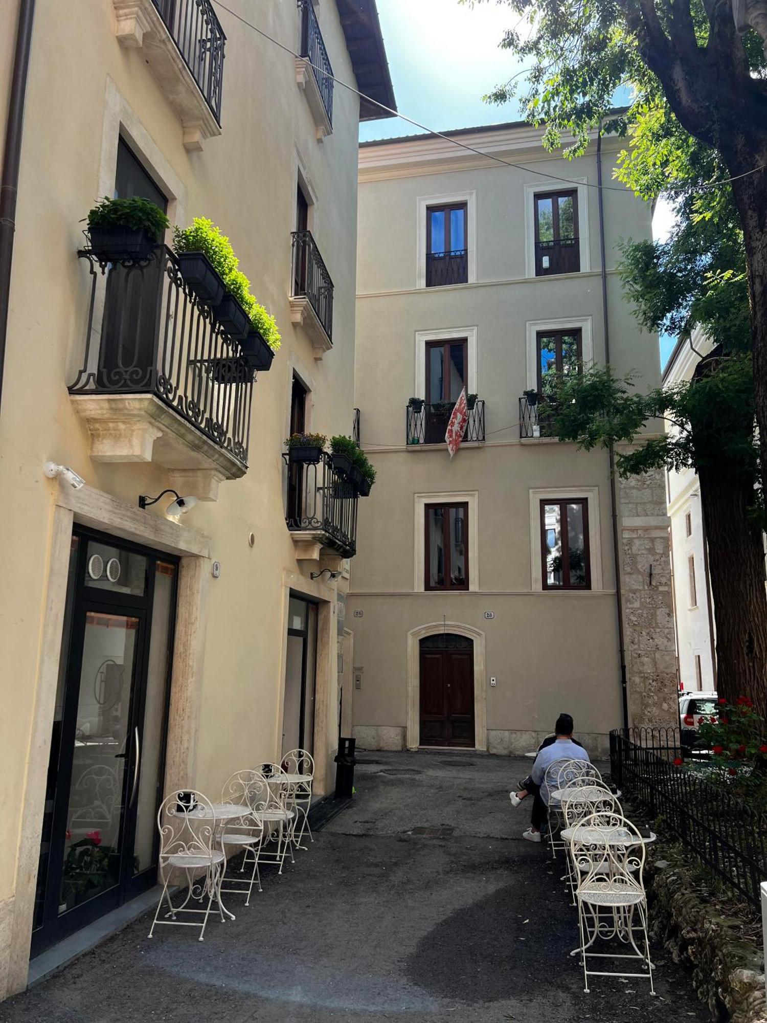 Apartamento Antica Dimora San Crisante - Centro Storico LʼAquila Exterior foto