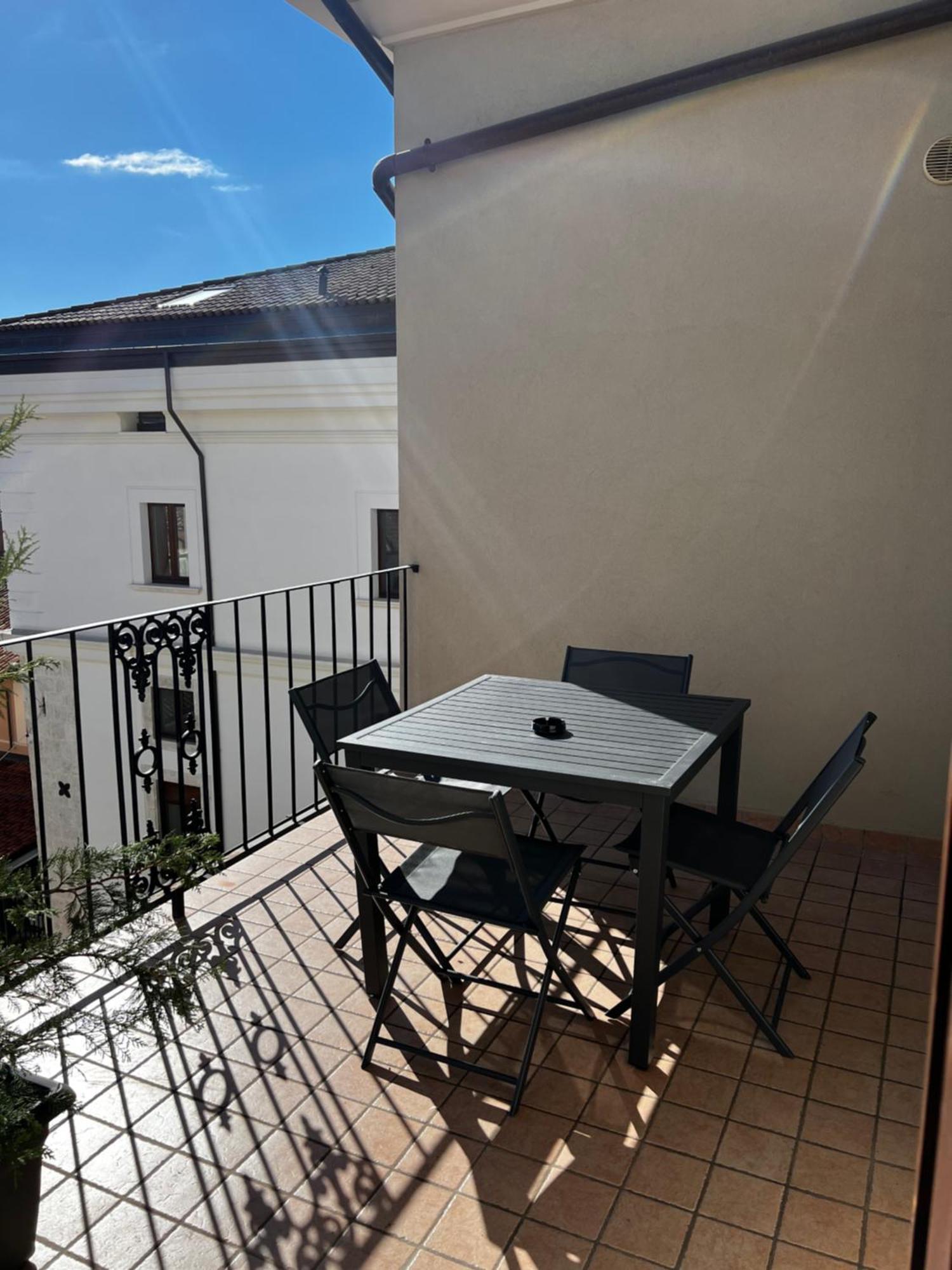 Apartamento Antica Dimora San Crisante - Centro Storico LʼAquila Exterior foto